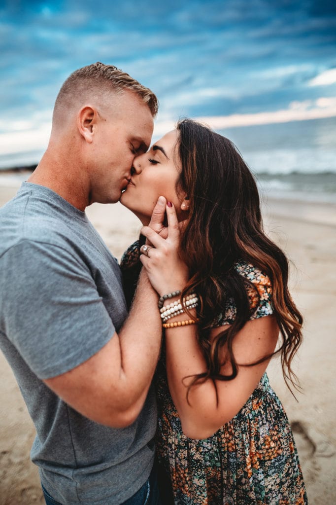 Family Photographer, a man and woman kiss at the beach